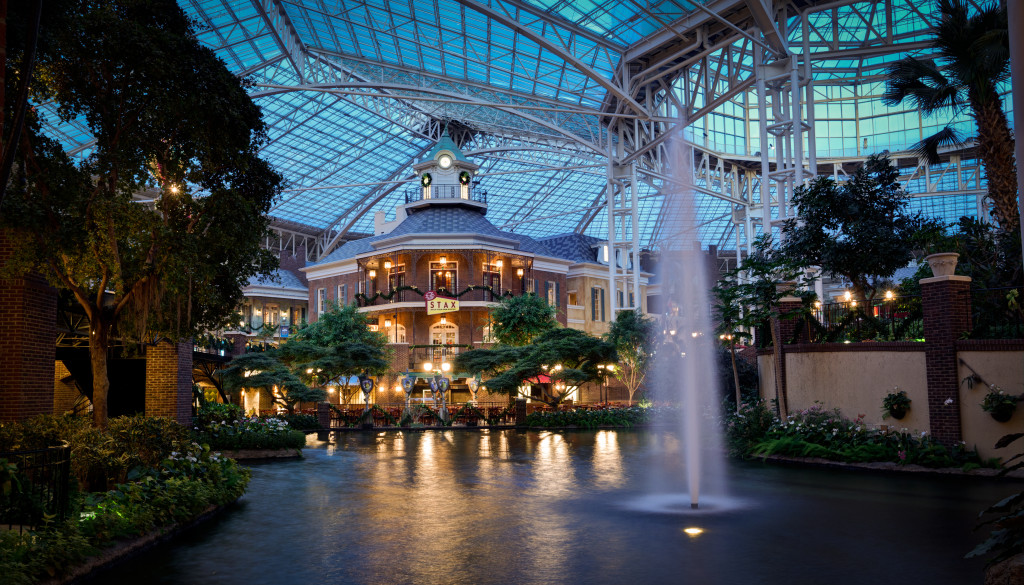 A Christmas Tradition In Nashville: Gaylord Opryland Hotel | FOCUS on the 615