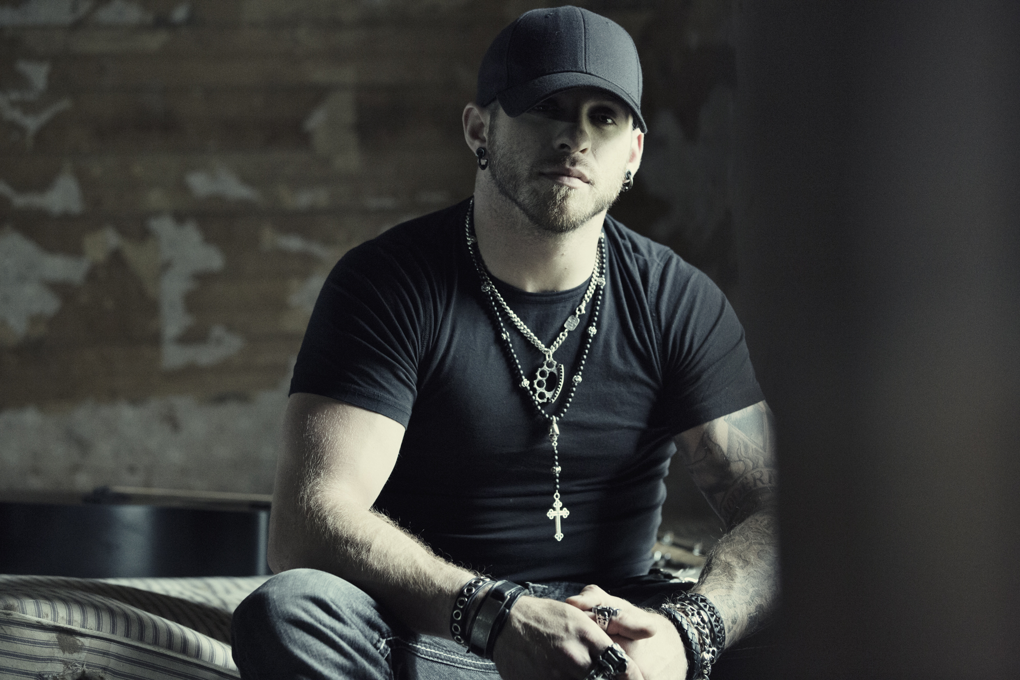 BRANTLEY GILBERT RETURNS TO THE UK WITH BLACKOUT TOUR